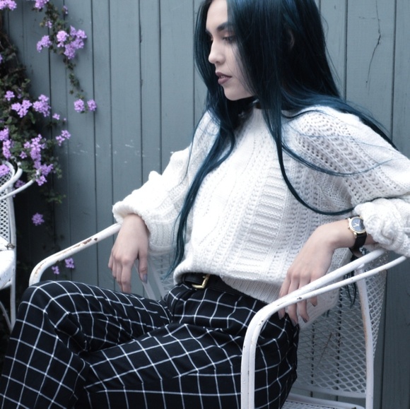 Meet your Posher, Ariana - Picture 1 of 1